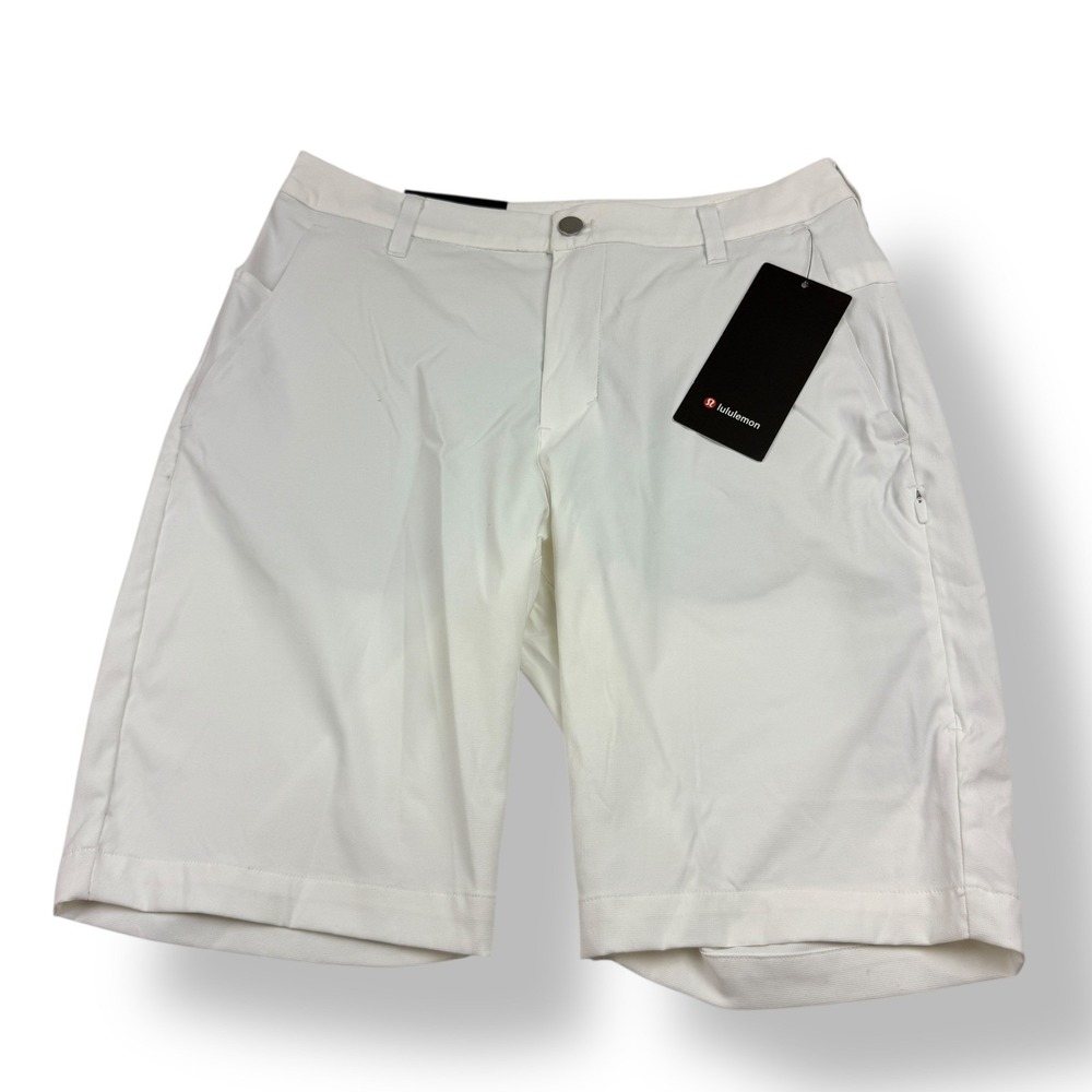 Lululemon Commission Golf Short Mens White Classic Fit Size 31x10 NWT